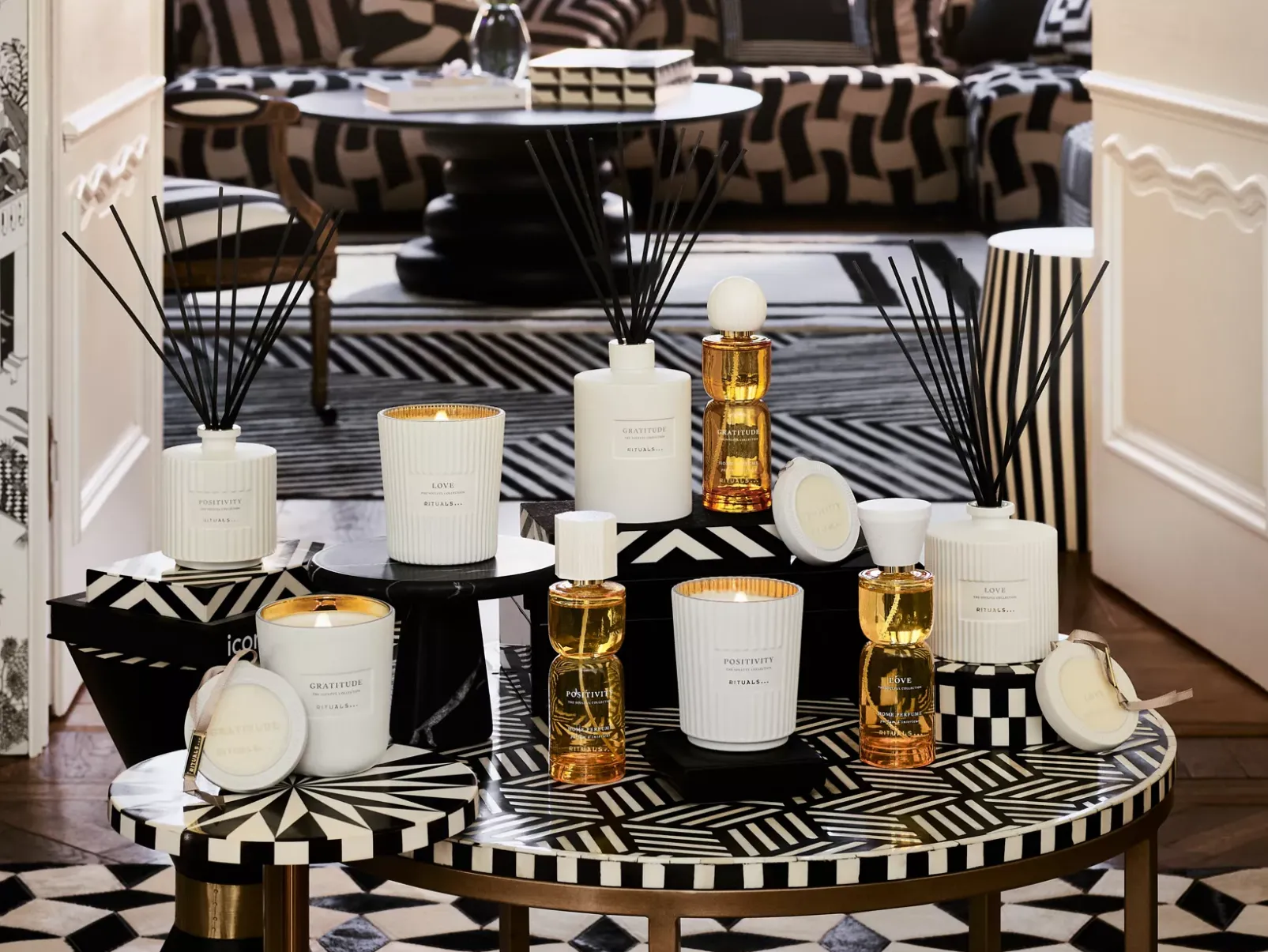 Rituals ароматна свещespelma aromàticaDuftkerzeduftlysDuftkerzelõhnaküünalscented candlevela aromáticabougie parfuméetuoksukynttiläαρωματικό κερίmirisna svijećaillatos gyertyacandela profumatakvapioji žvakėaromātiskā svecegeurkaarsduftlysświeca zapachowavela perfumadalumânare parfumatăароматическая свечаdoftljusdišeča sveča香薰蠟燭